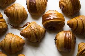 Découvrez les savoureux croissants de la boulangerie Nice 06 : un véritable délice à prix abordable, alliant qualité exceptionnelle et goût irrésistible.